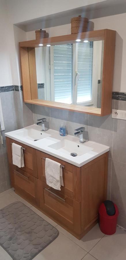 Grande chambre avec salle de bain privée Le Mans Extérieur photo