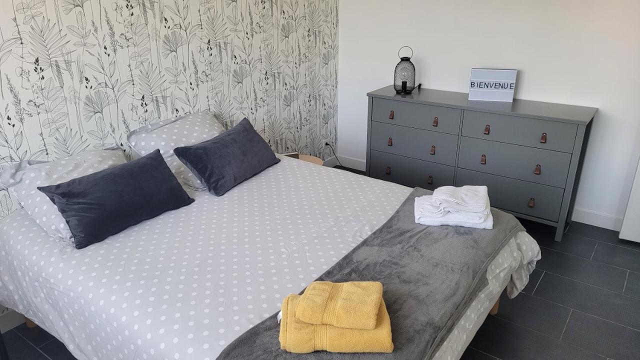 Grande chambre avec salle de bain privée Le Mans Extérieur photo
